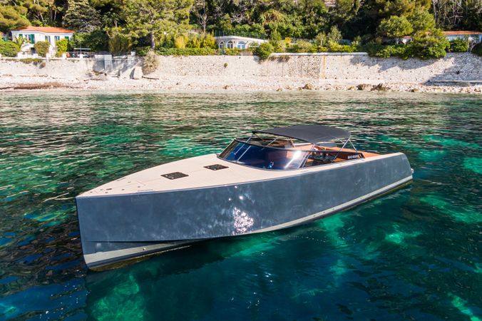 Van Dutch 40 | Nissa