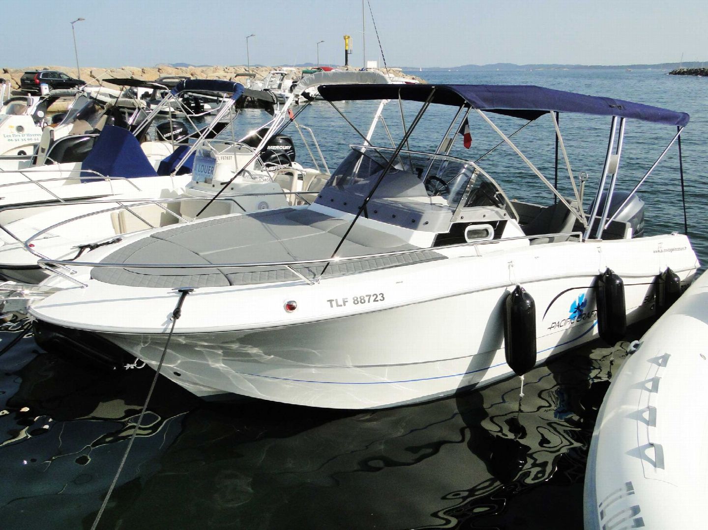 Motorboat Pacific Craft 700 Sun Cruiser for rent - France | Boataround
