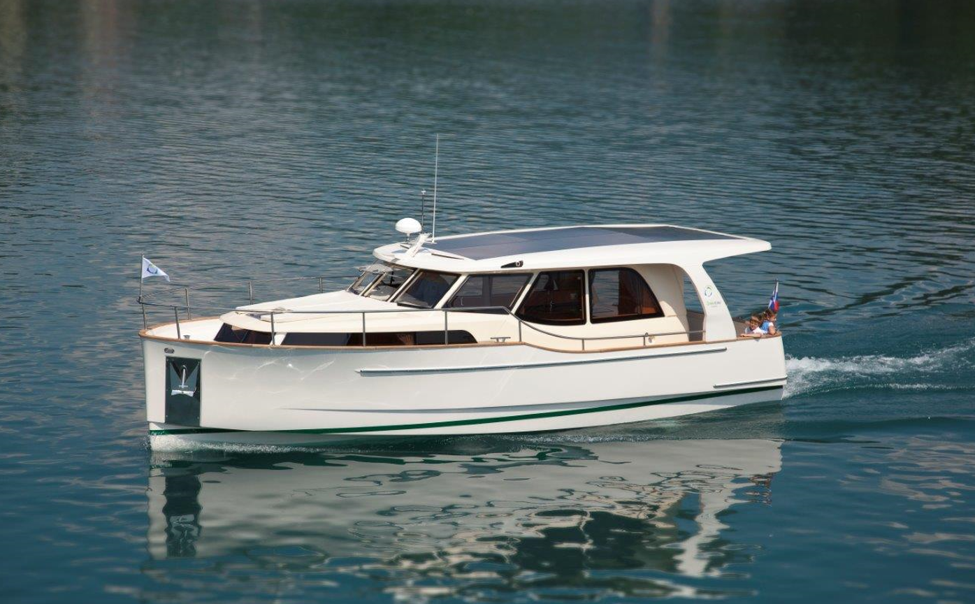 Greenline 33 | Dalen Electric yacht