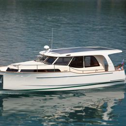 Greenline 33 | Dalen Electric yacht