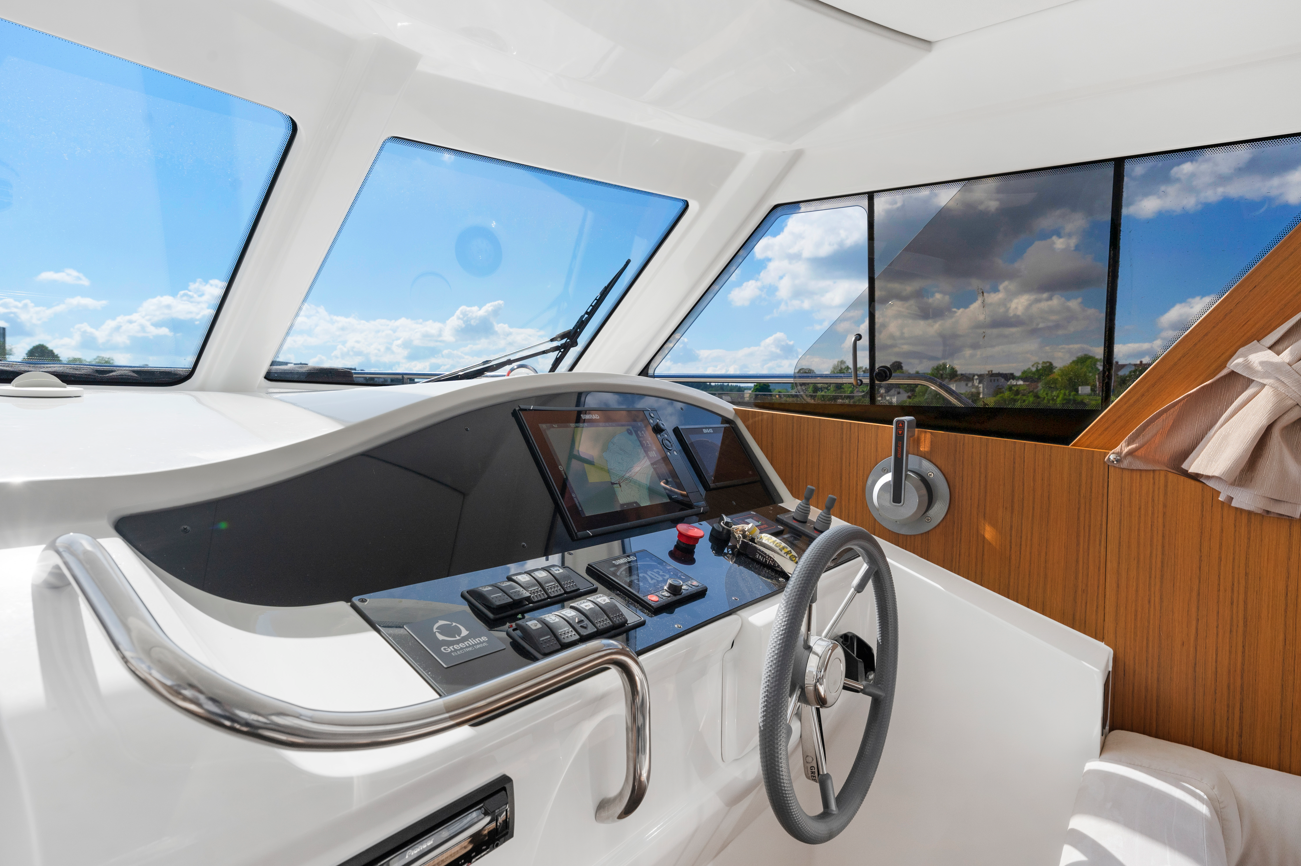 Greenline 33 | Dalen Electric yacht