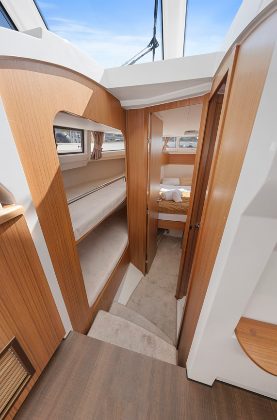 Greenline 33 | Dalen Electric yacht