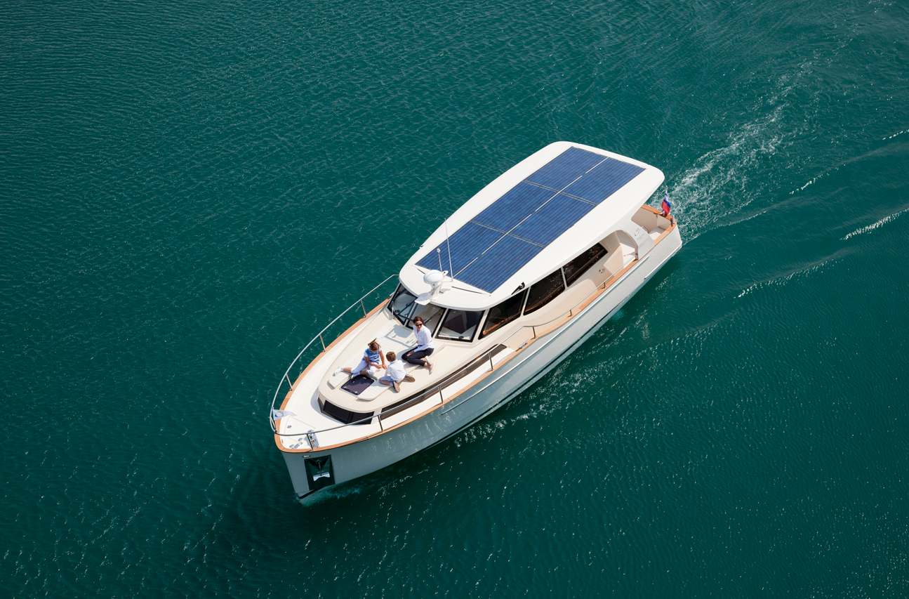 Greenline 33 | Kragero Electric yacht