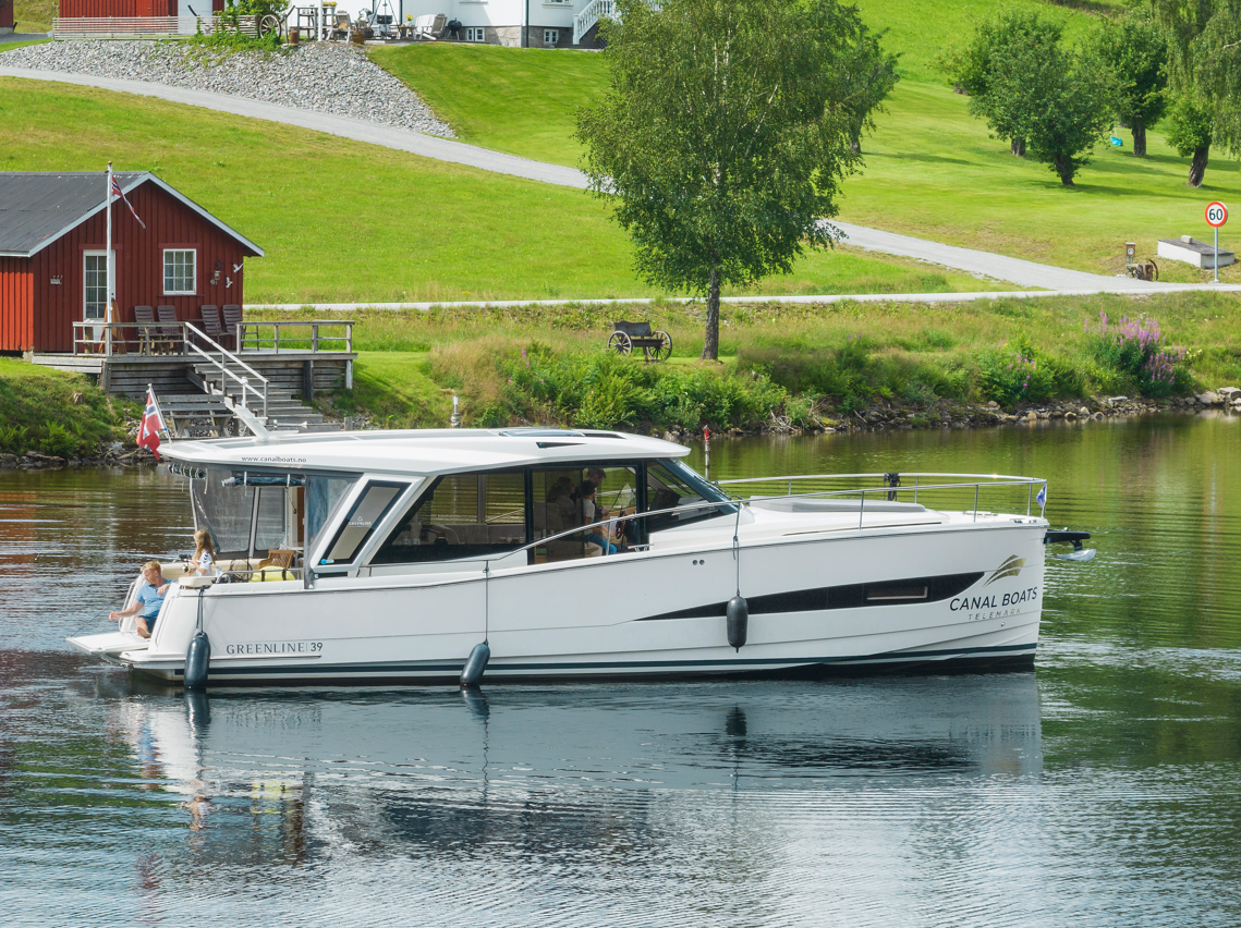 Greenline 39 | Skien Electric yacht