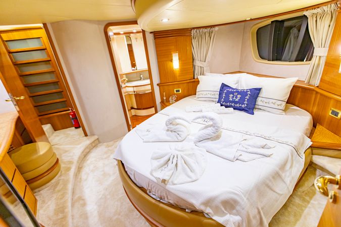 Azimut 62 Fly | Efe 01