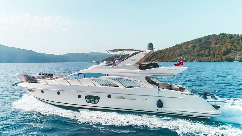 Azimut 62 Fly | Efe 01