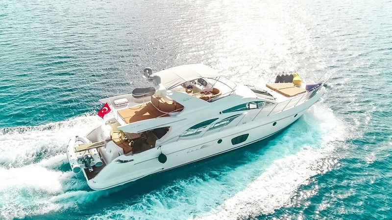 Azimut 62 Fly | Efe 01