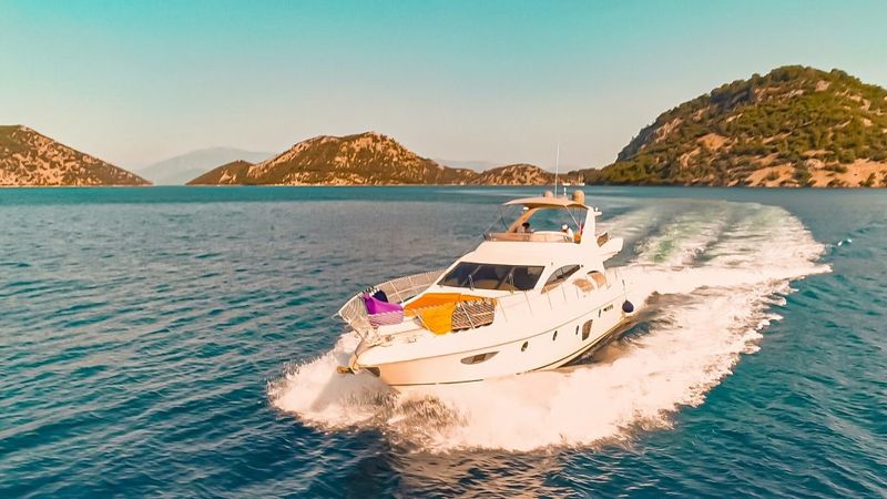Azimut 62 Fly | Efe 01