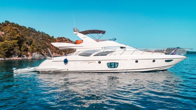 Azimut 62 Fly | Efe 01