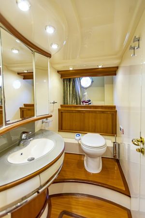 Azimut 62 Fly | Efe 01