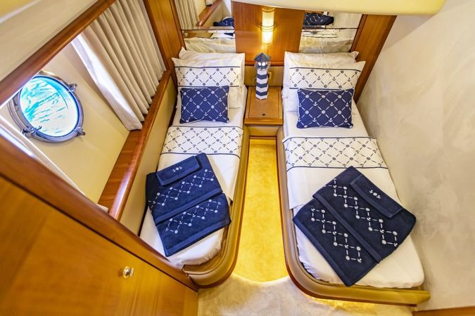 Azimut 62 Fly | Efe 01