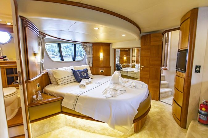 Azimut 62 Fly | Efe 01