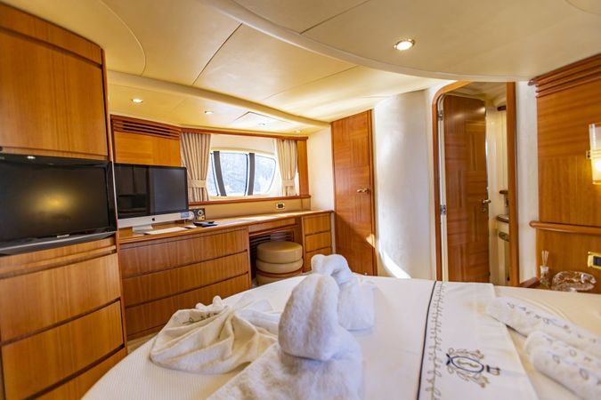 Azimut 62 Fly | Efe 01