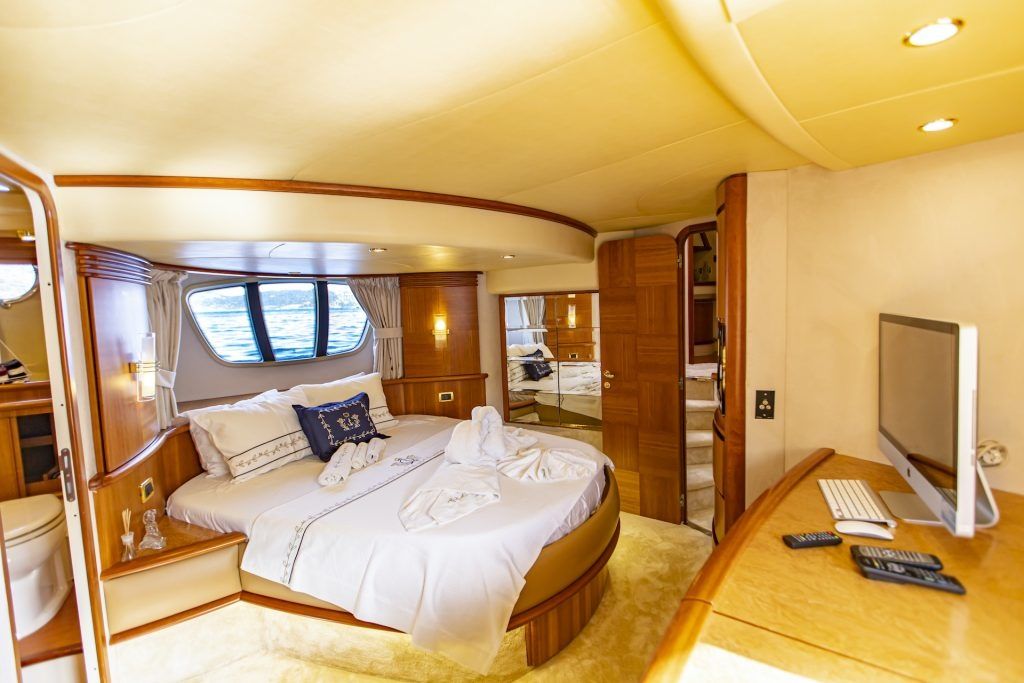 Azimut 62 Fly | Efe 01