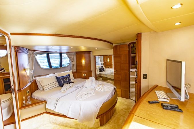 Azimut 62 Fly | Efe 01