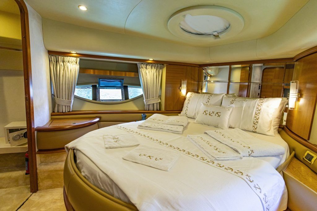 Azimut 62 Fly | Efe 01