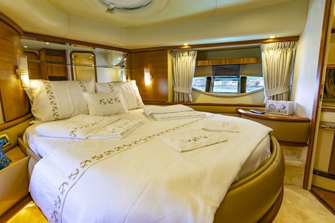 Azimut 62 Fly | Efe 01