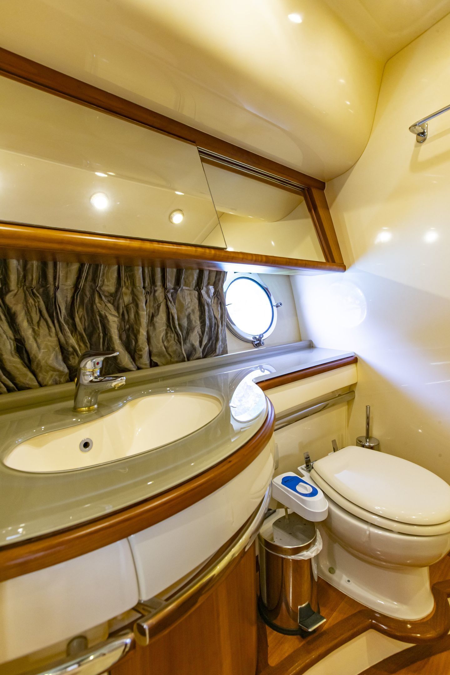 Azimut 62 Fly | Efe 01