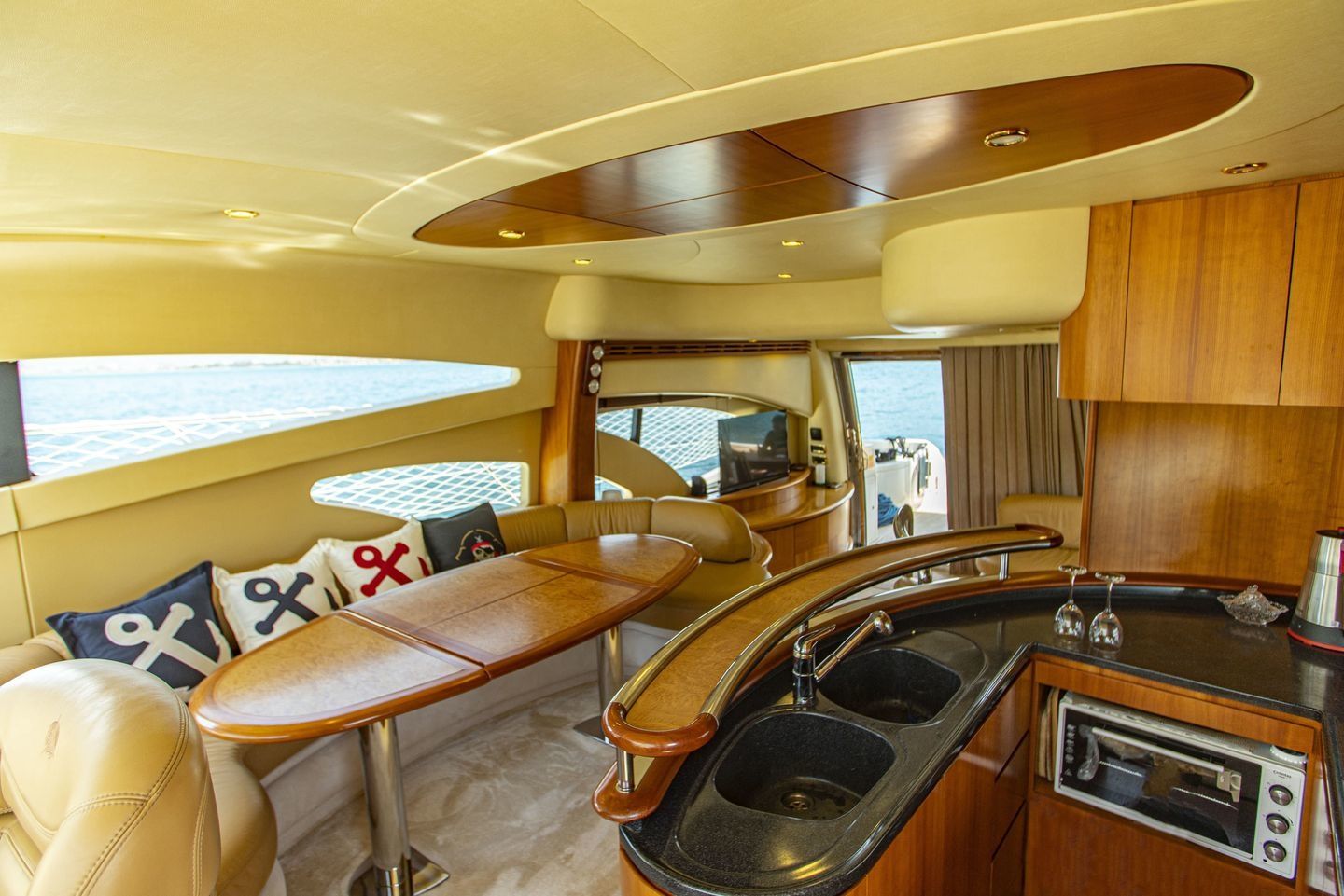 Azimut 62 Fly | Efe 01