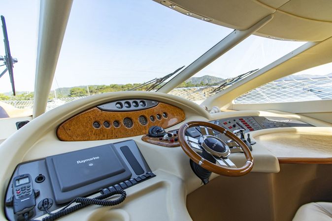 Azimut 62 Fly | Efe 01