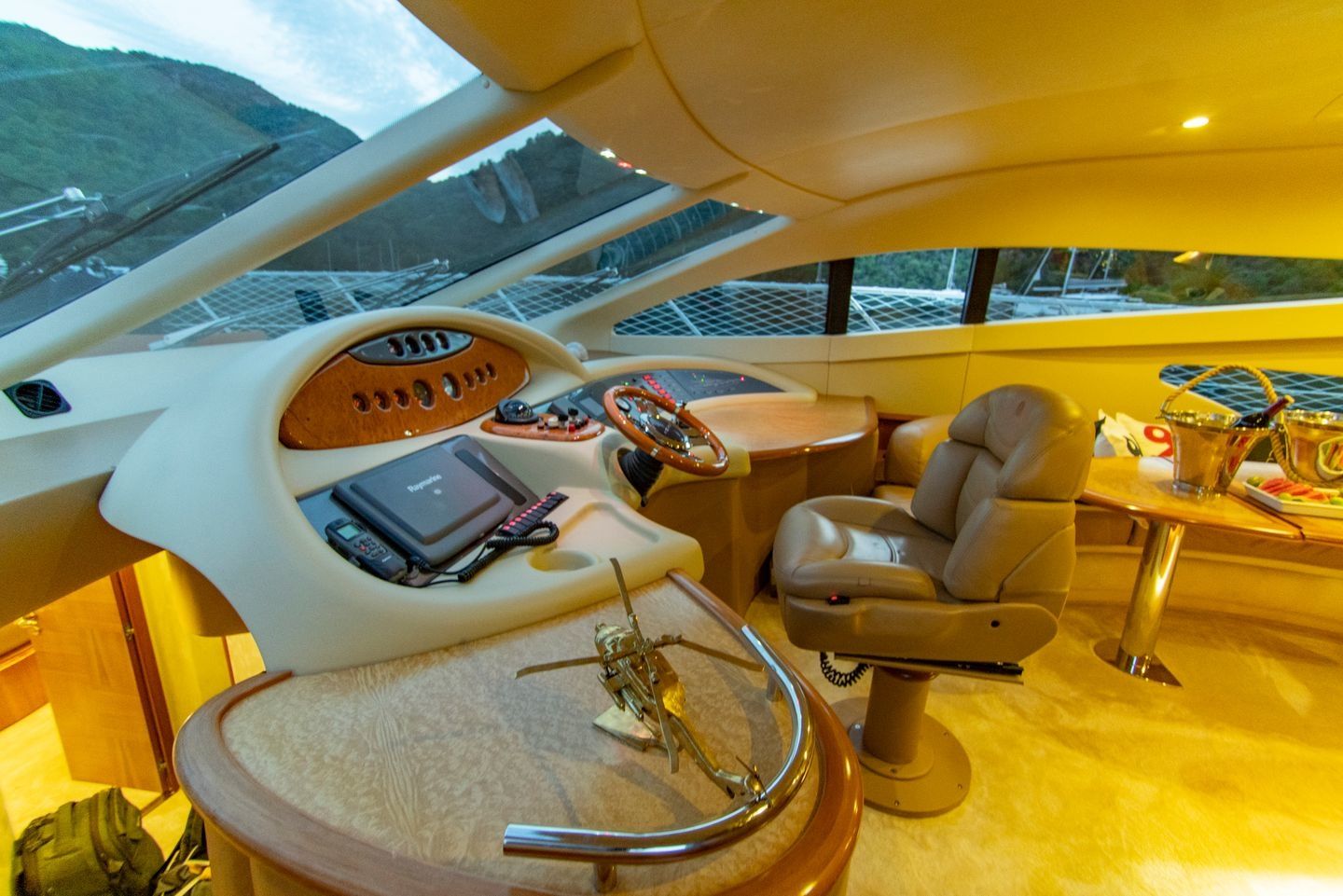 Azimut 62 Fly | Efe 01