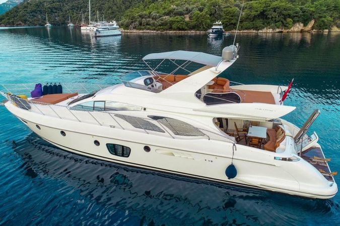 Azimut 62 Fly | Efe 01