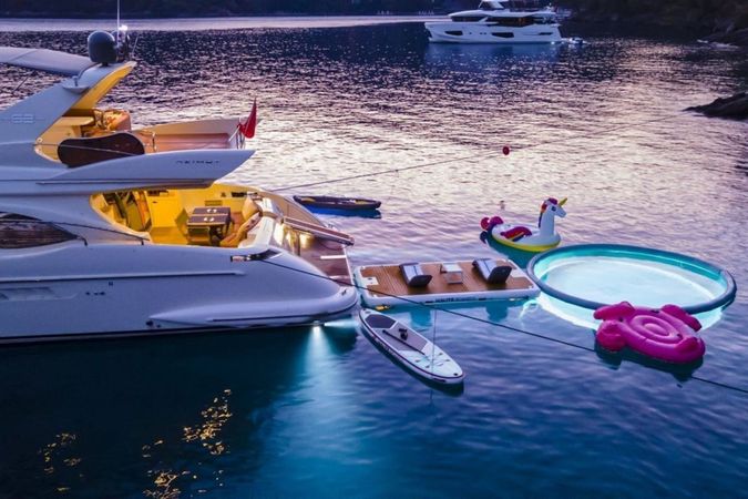 Azimut 62 Fly | Efe 01