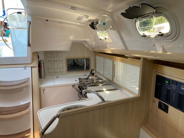 Delta 365 | Damis Jolie