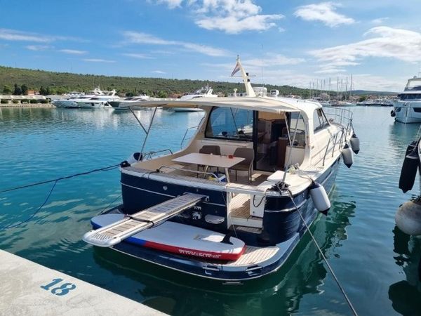SAS Vektor Adriana 44 | Tina 2