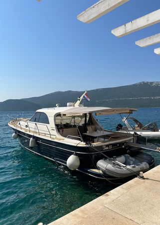 SAS Vektor Adriana 44 | Tina 2