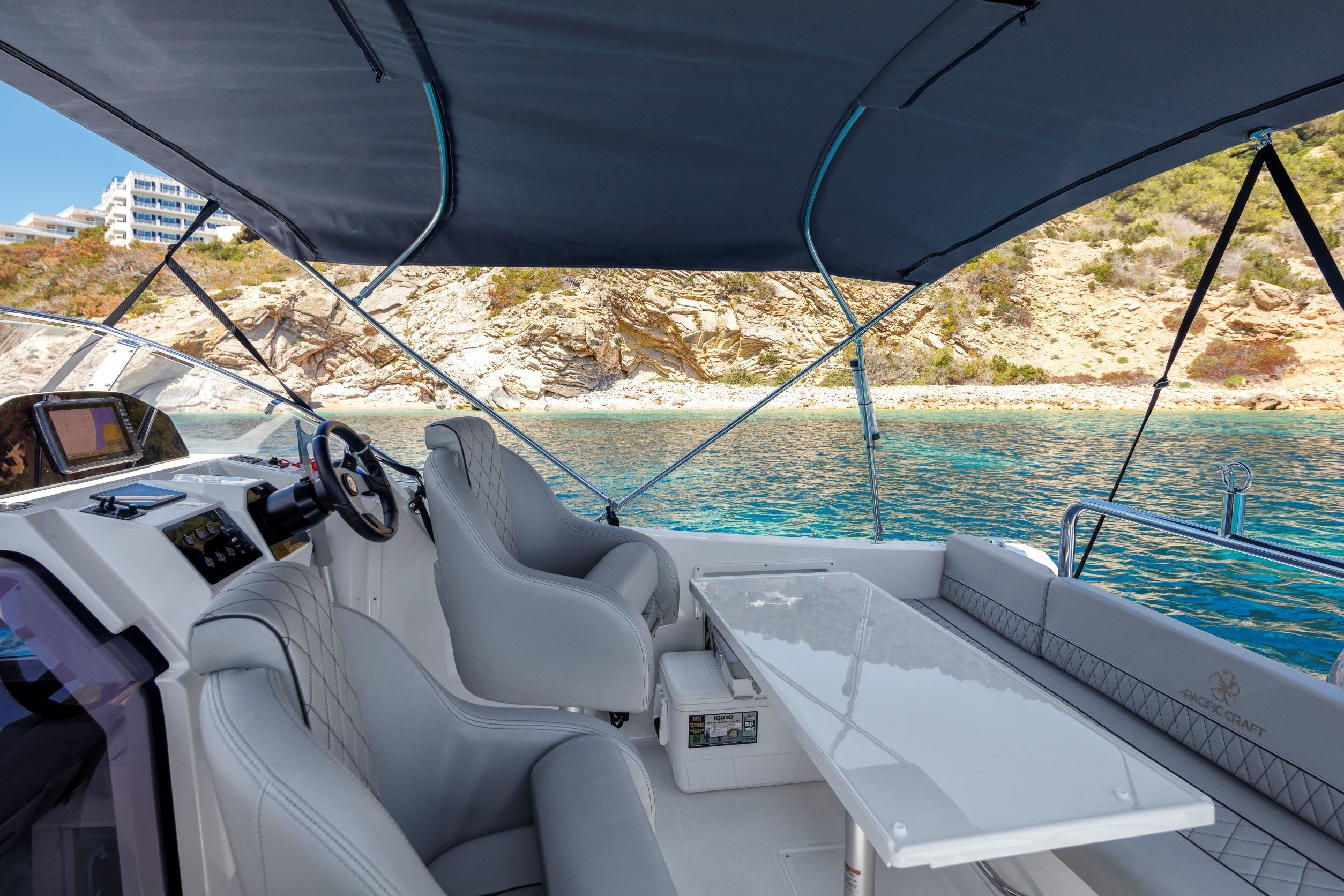 Pacific Craft 700 | Monada