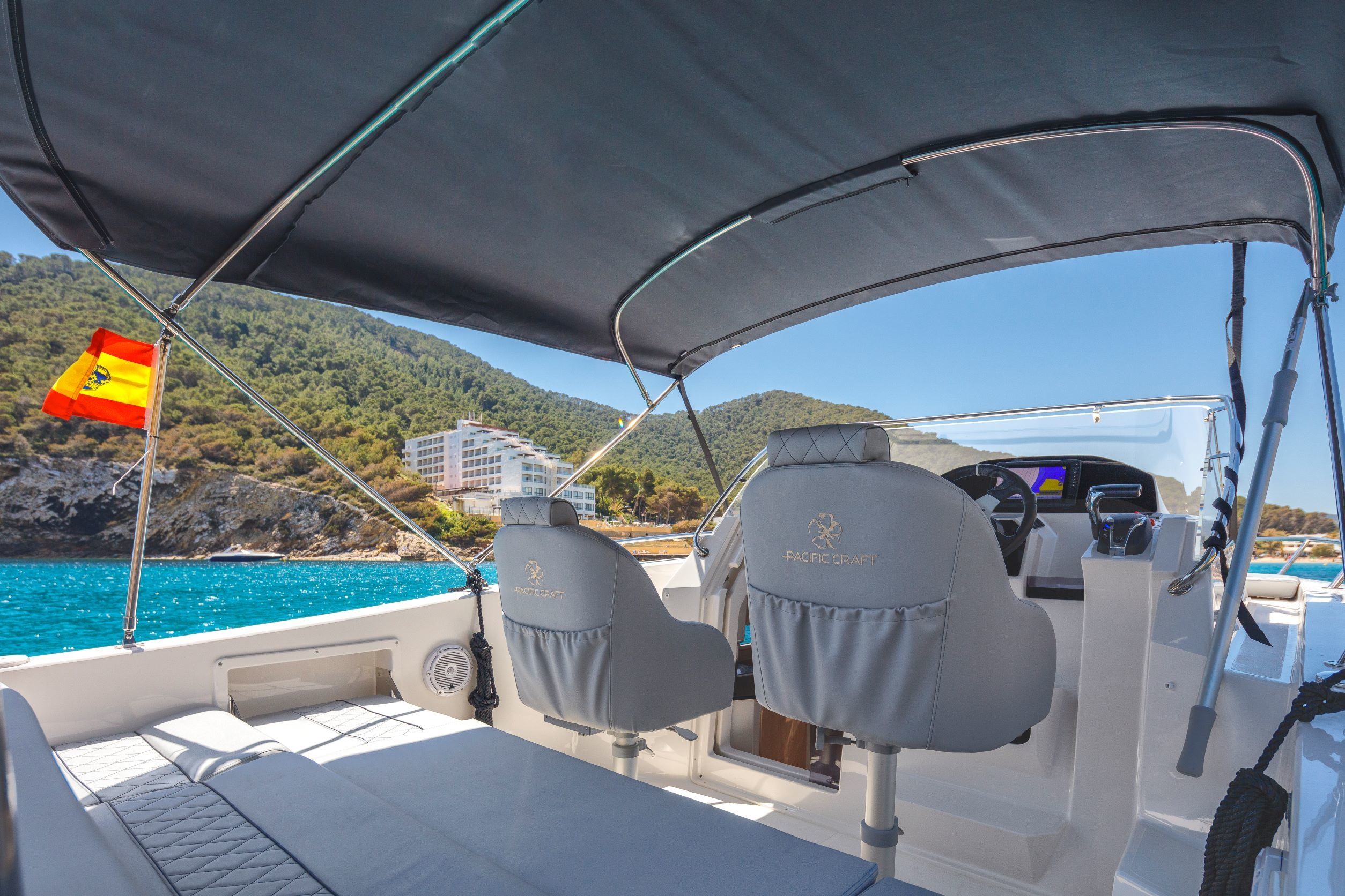 Pacific Craft 700 | Monada