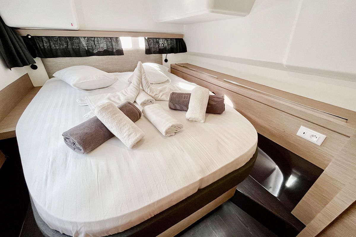Fountaine Pajot Isla 40 | Barnacle