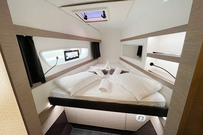 Fountaine Pajot Isla 40 | Barnacle