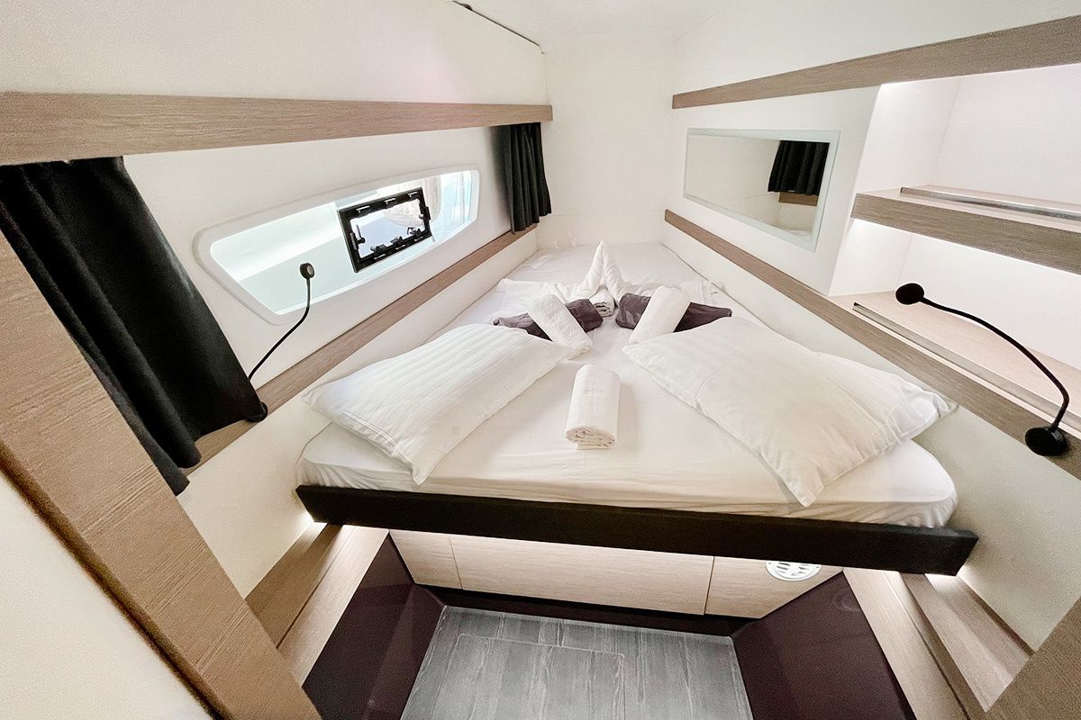 Fountaine Pajot Isla 40 | Barnacle