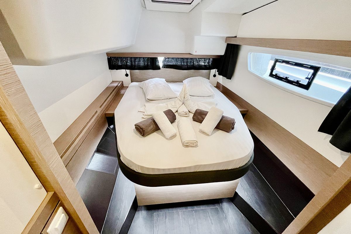 Fountaine Pajot Isla 40 | Barnacle
