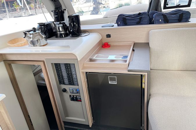 Fountaine Pajot Isla 40 | Barnacle