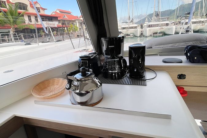 Fountaine Pajot Isla 40 | Barnacle