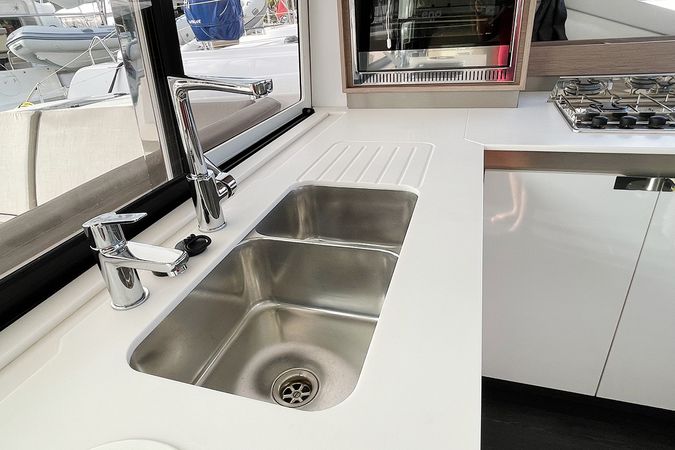 Fountaine Pajot Isla 40 | Barnacle