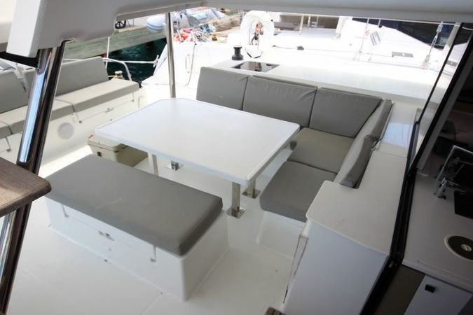 Fountaine Pajot Saba 50 | Apres Ski