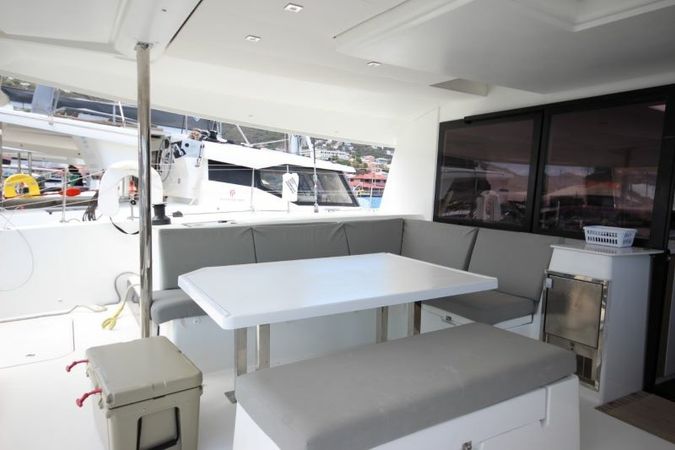 Fountaine Pajot Saba 50 | Apres Ski