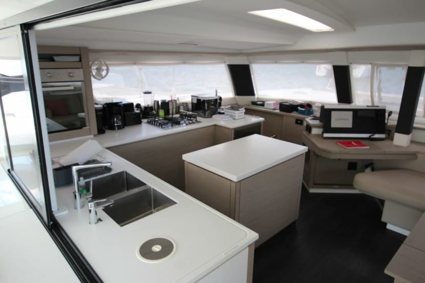 Fountaine Pajot Saba 50 | Apres Ski
