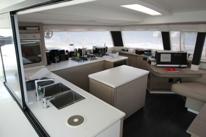 Fountaine Pajot Saba 50 | Apres Ski