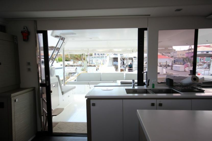 Fountaine Pajot Saba 50 | Apres Ski