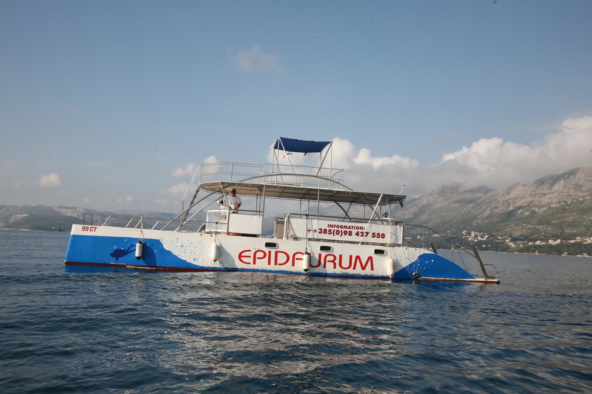 Monte Marine Cat 17 Party | Epidaurum