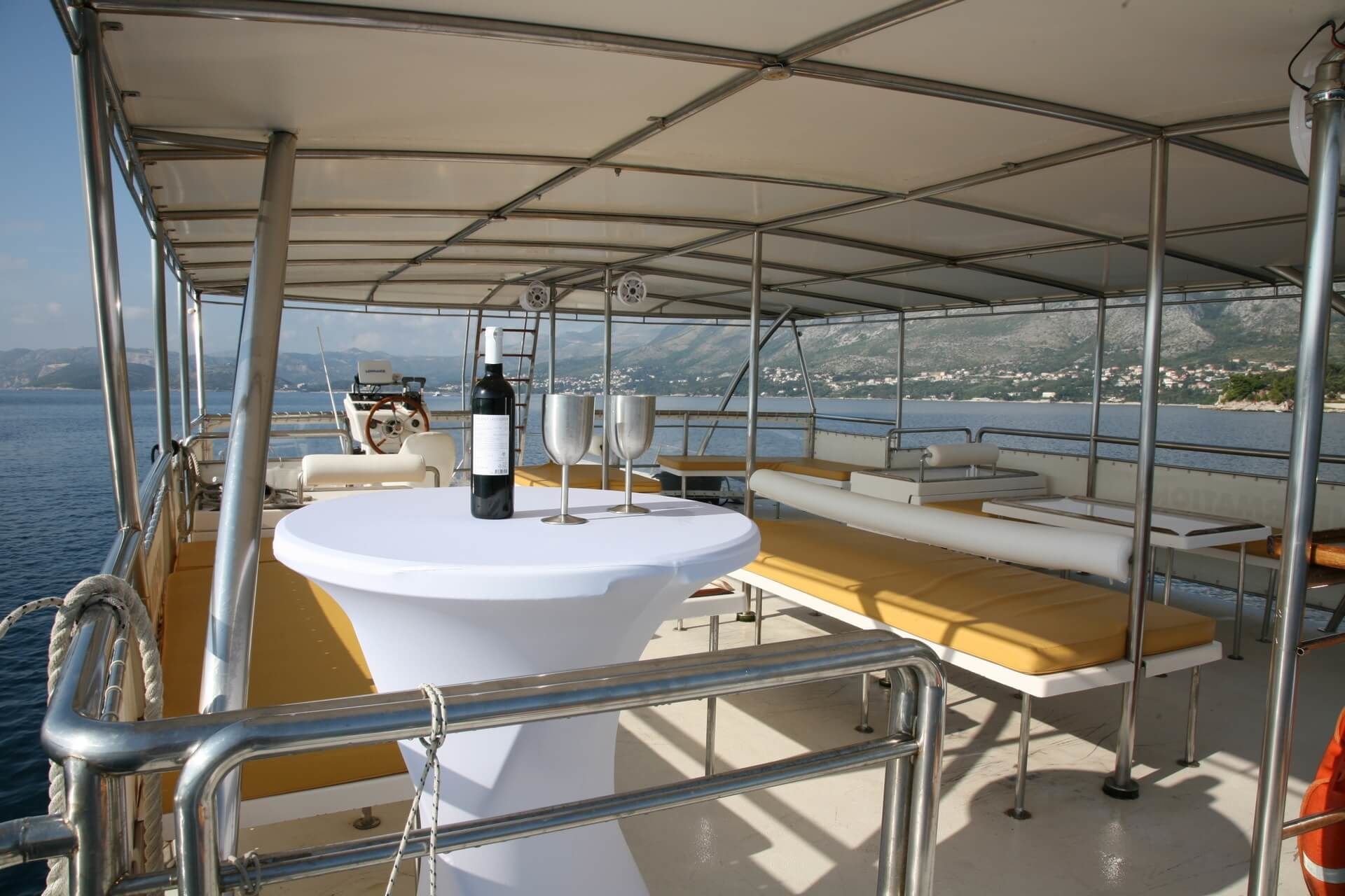 Monte Marine Cat 17 Party | Epidaurum