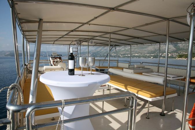 Monte Marine Cat 17 Party | Epidaurum