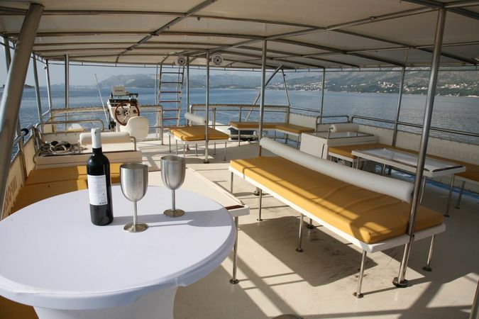 Monte Marine Cat 17 Party | Epidaurum