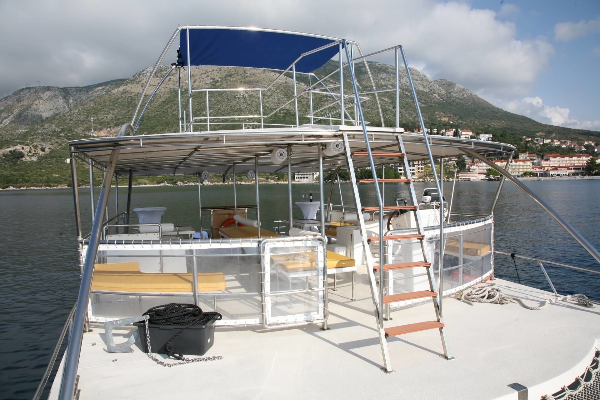 Monte Marine Cat 17 Party | Epidaurum