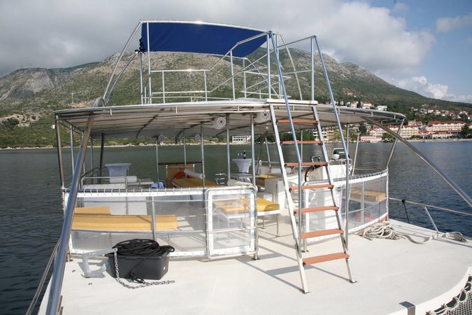 Monte Marine Cat 17 Party | Epidaurum